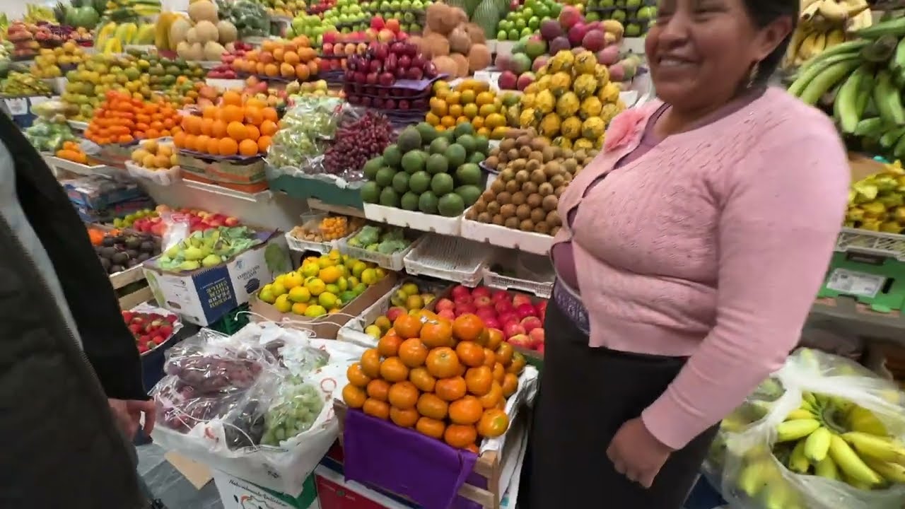 HERMOSO MERCADO DE FRUTAS Y VERDURAS EN QUITO 🇪🇨 ECUADOR