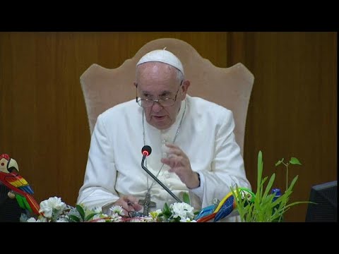 Videó: Ki fizeti a katolikus papok fizetését?