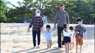 Presiden Jokowi Ajak Cucu bermain di Pantai, Kabupaten Badung, 6 Mei 2022