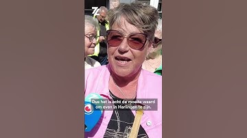 Harlingen herdenkt en viert 80 jaar vrijheid met defilé van oude militaire voertuigen