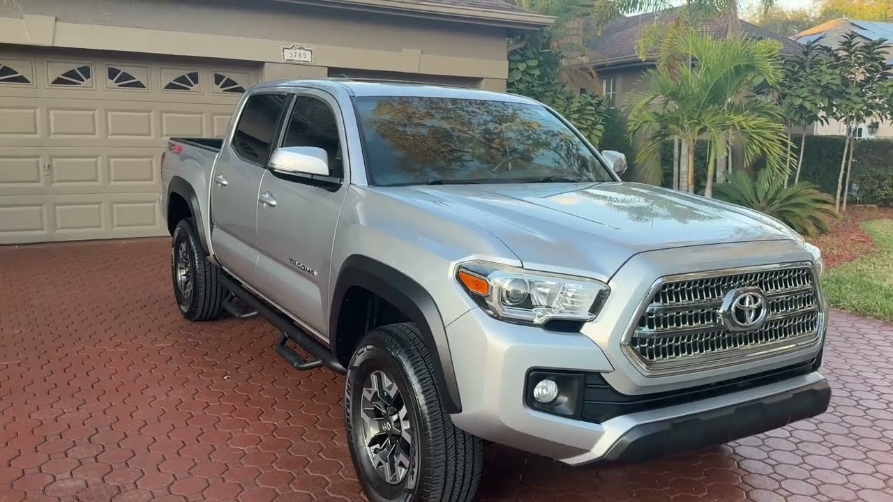 17 TOYOTA TACOMA CREW CAB SR5 PREMIUM 4X4 V-6 NAV BLUETOOTH XM BACK-UP CAMER BLIND SIDE ALERT MINT!