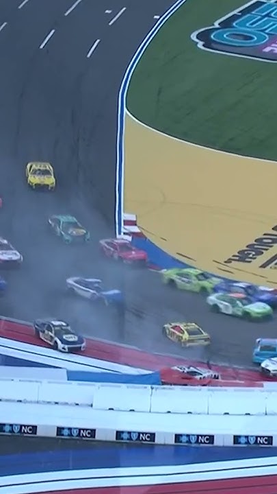They're wrecking in Turn 1! 🫣