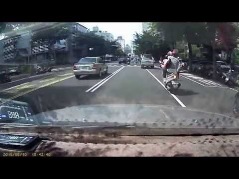 台中民權路 229巷路口汽機車側邊擦撞車禍