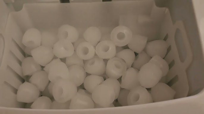 Lidl Silvercrest Ice Cube Machine making ice cubes, how long does it take?  - YouTube