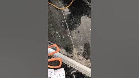 Thi công led cầu thang thông minh - P12 - Gắn Keo silicon cho máng nhôm