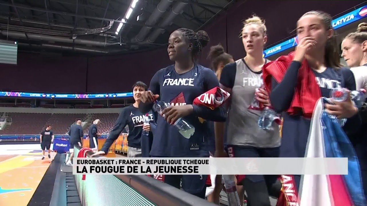 Les Bleues : La fougue de la jeunesse - YouTube