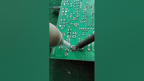 how to use soldering sucker? #soldering #solderingsucker #howtosoldering #diyelectronics #howto