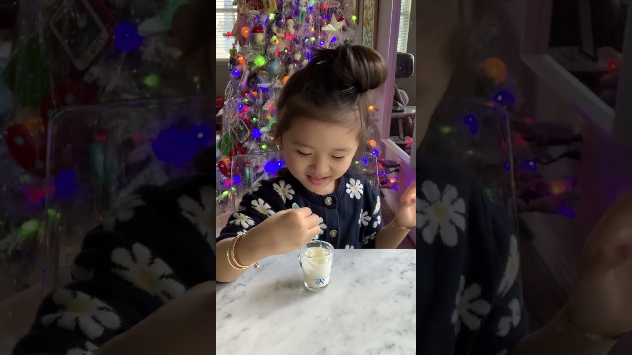 Mẹ làm Yogurt cho Rachel ăn