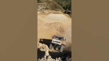 😍 Mercedes-Benz Offroad Unimog in Action 💪