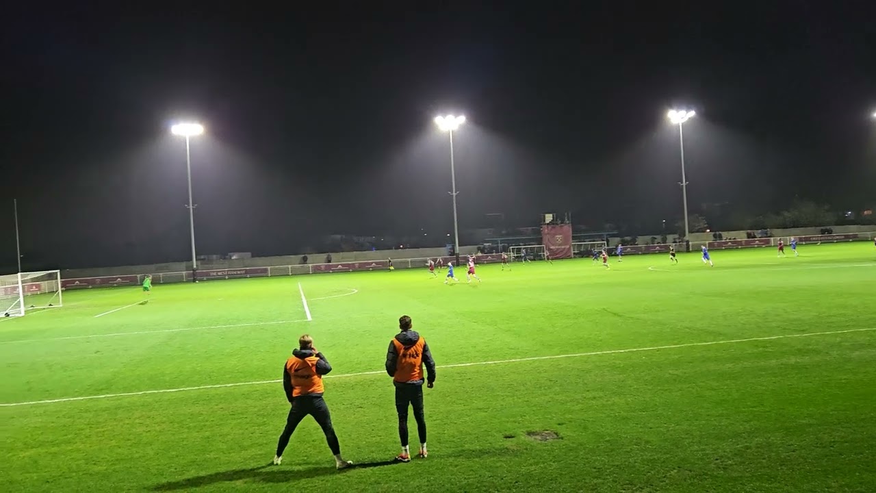 Divin Mubama decoy runs