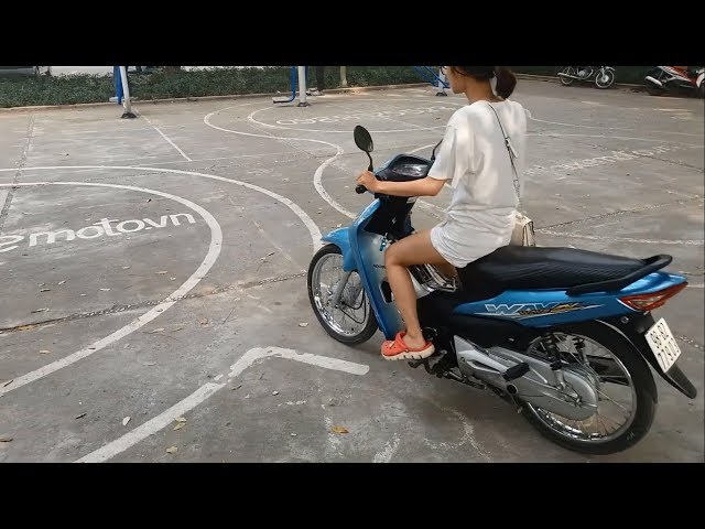 Em gái Hotgirl tập chạy vòng số 8