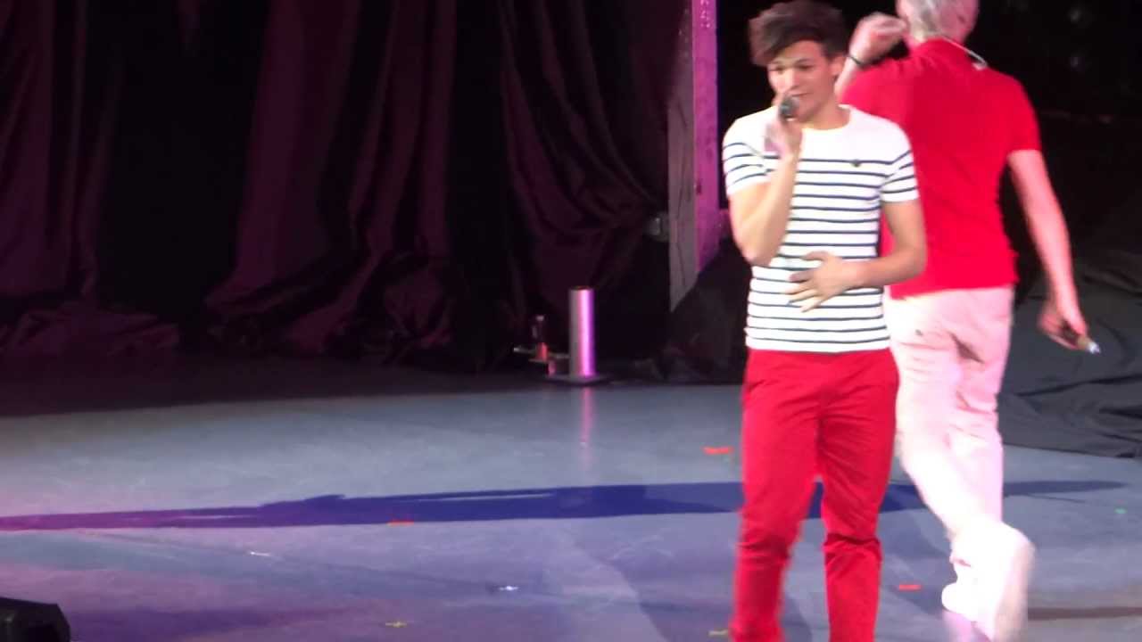 (HD) One Thing - One Direction (TORONTO CANADA)