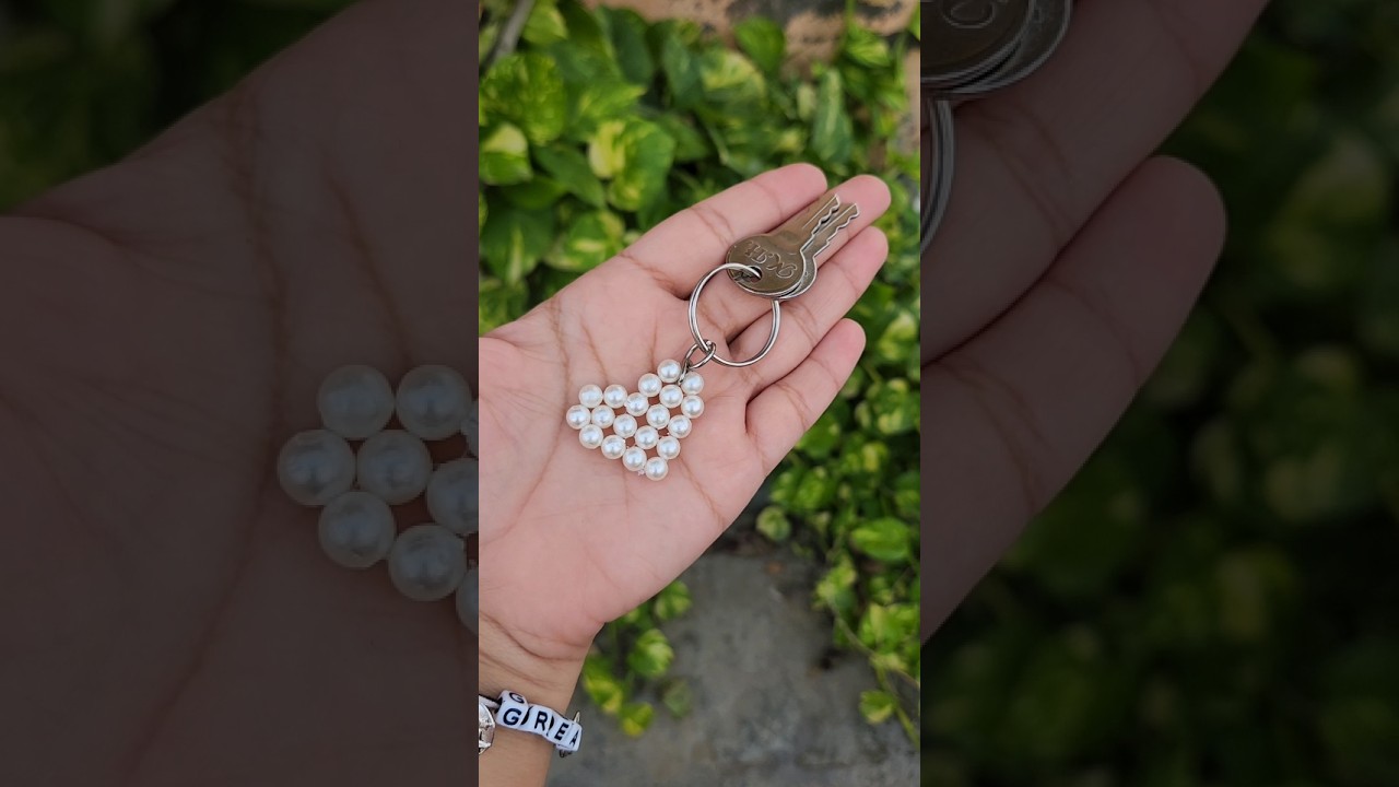 beaded pearl heart keychain 😍 
