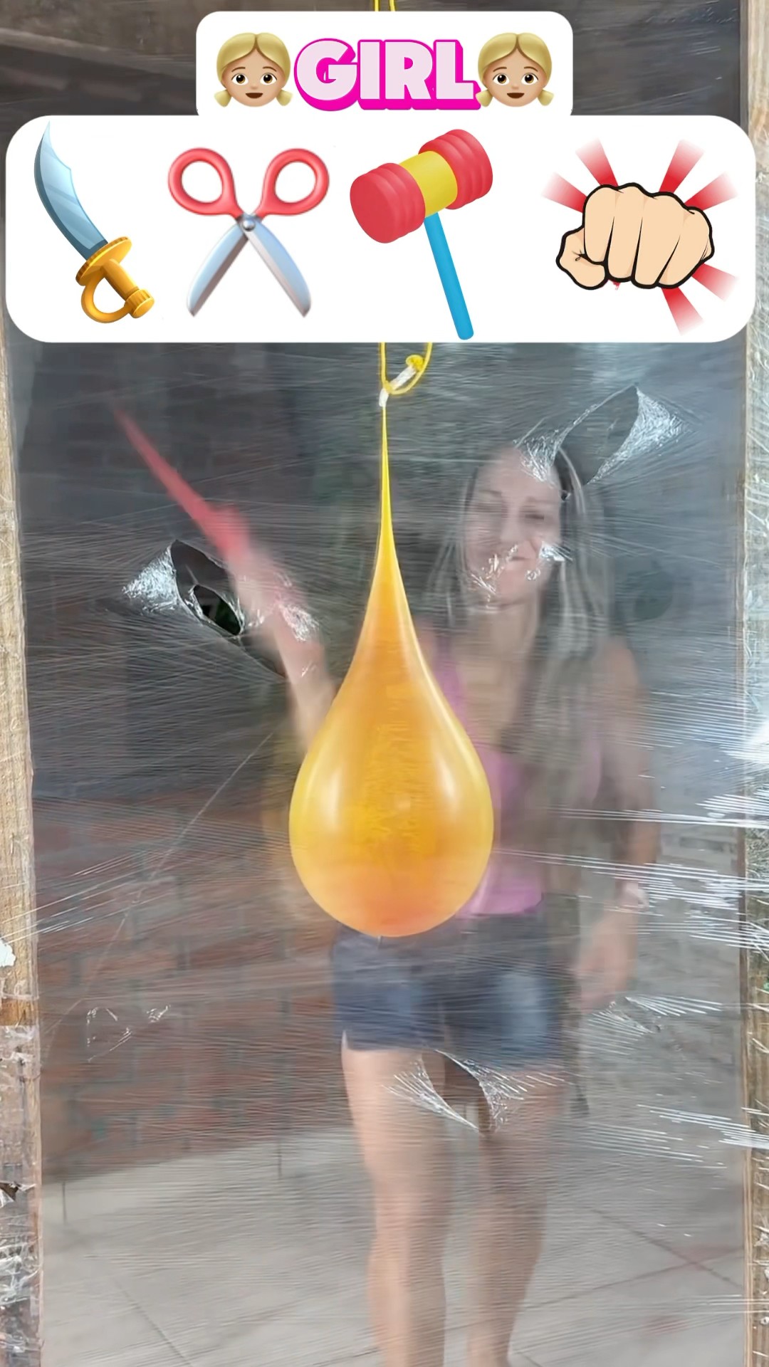 Quem vai rasgar a barreira e estourar o balão?!? #shorts #challenge
