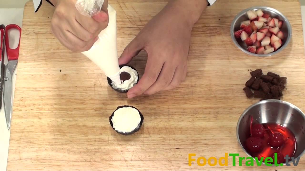 เค้กและผลไม้ในถ้วยช็อคโกแลต | Chocolate Cup