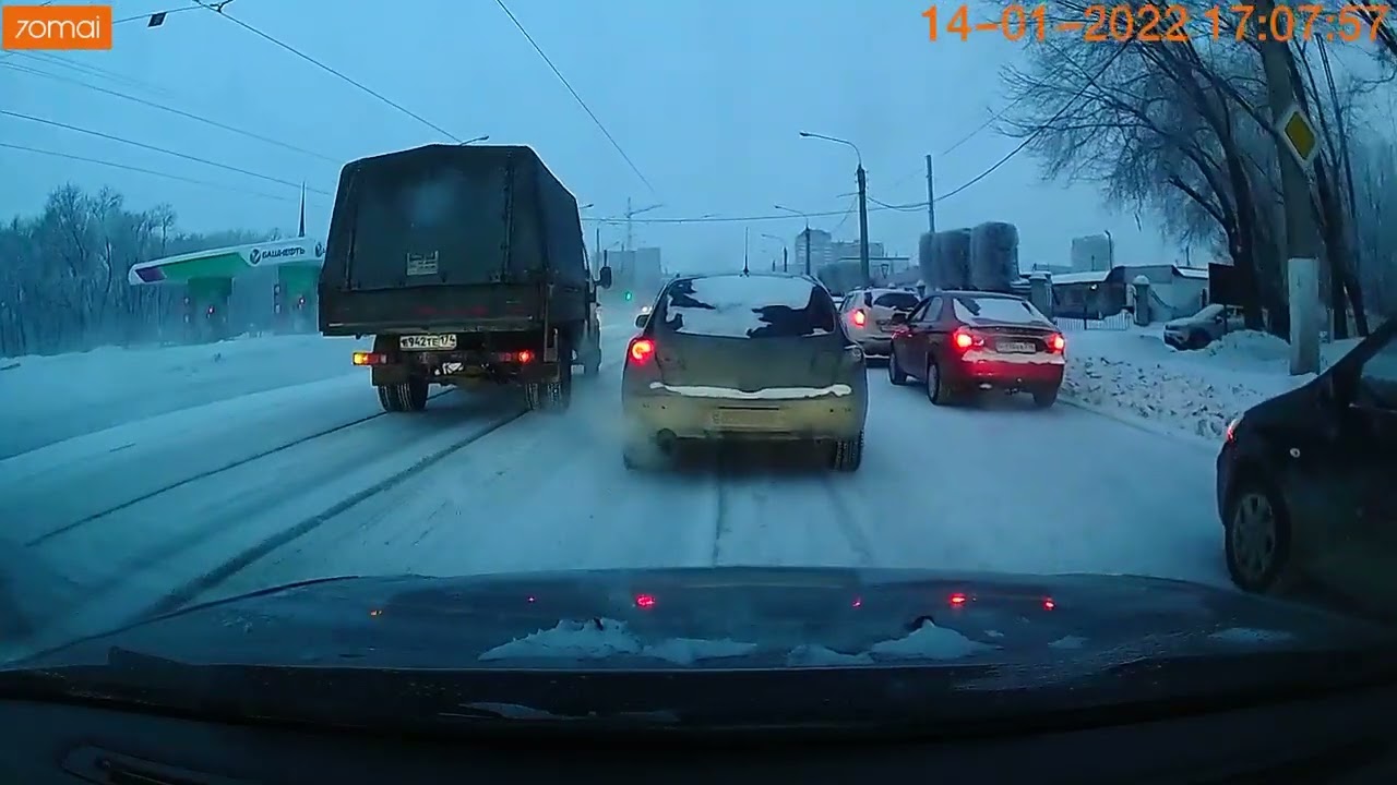 Аварии с видеорегистраторов 2017 подборка ютуб Аварии с видеорегистраторов 2017 подборка ютуб