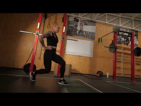 24 Alternating lunges
