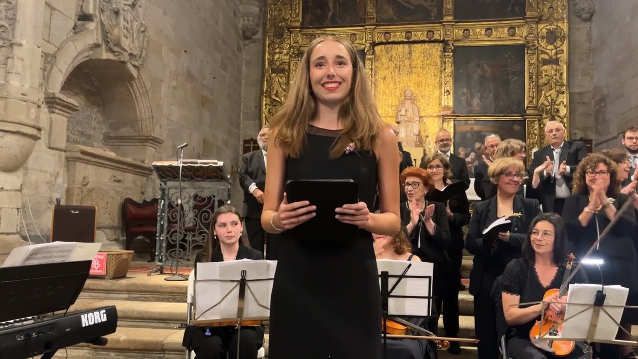 Ave María (G. Caccini) Solista: Sara Springett Leira. Coro Alegre Intermezzo.