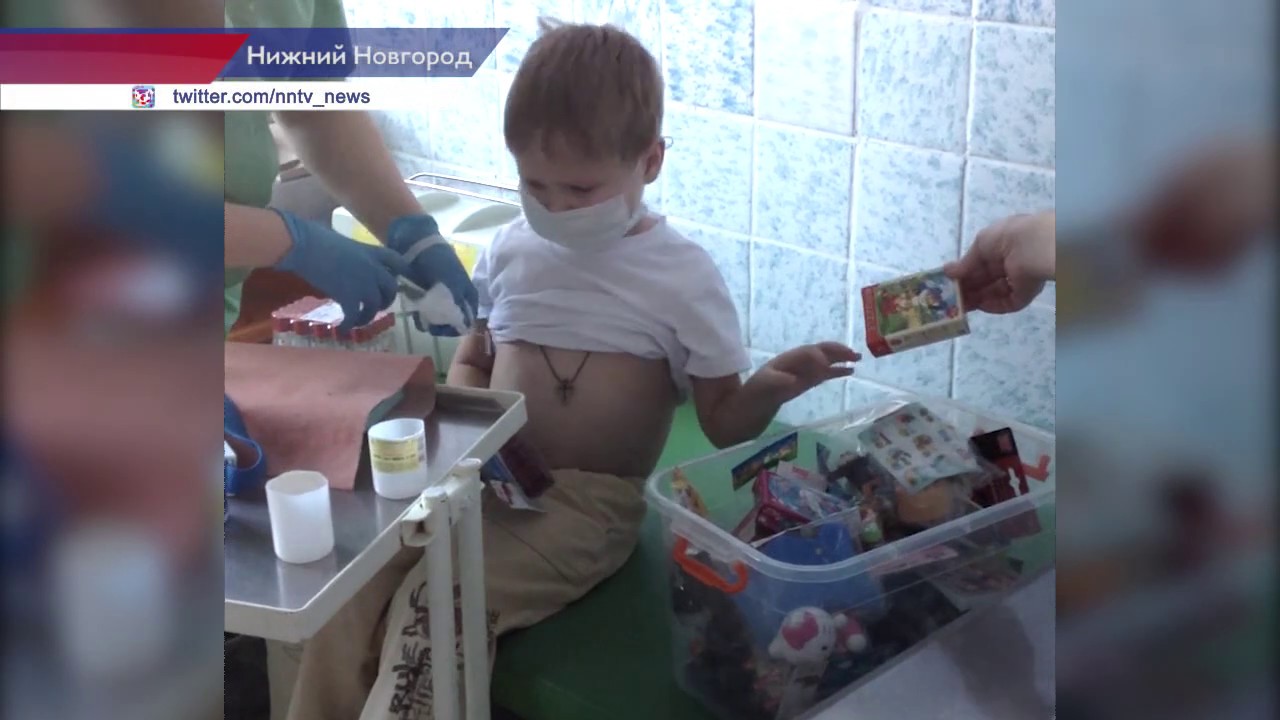 мальчик укол