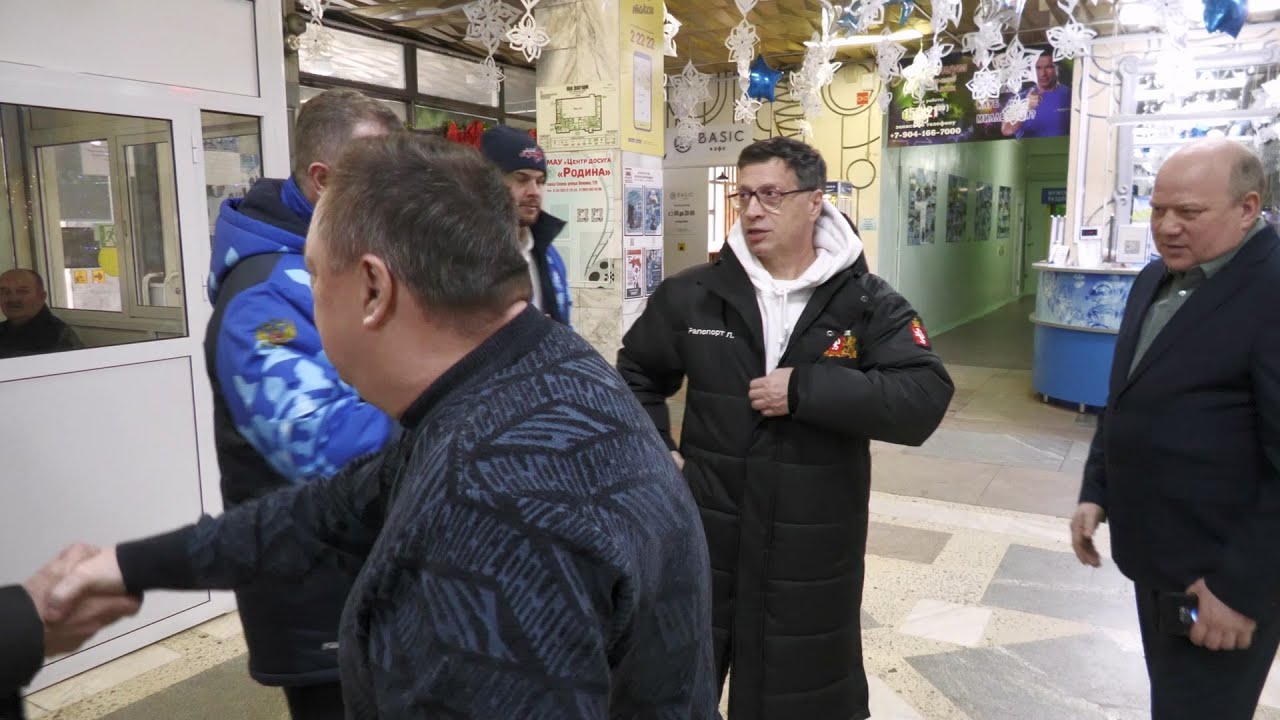 Сначала снегоход, потом – бассейн. Министр Рапопорт активно провел день в Серове #серовтв #серов