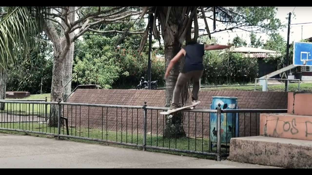 BLACK REVOLVER COMERCIAL #9