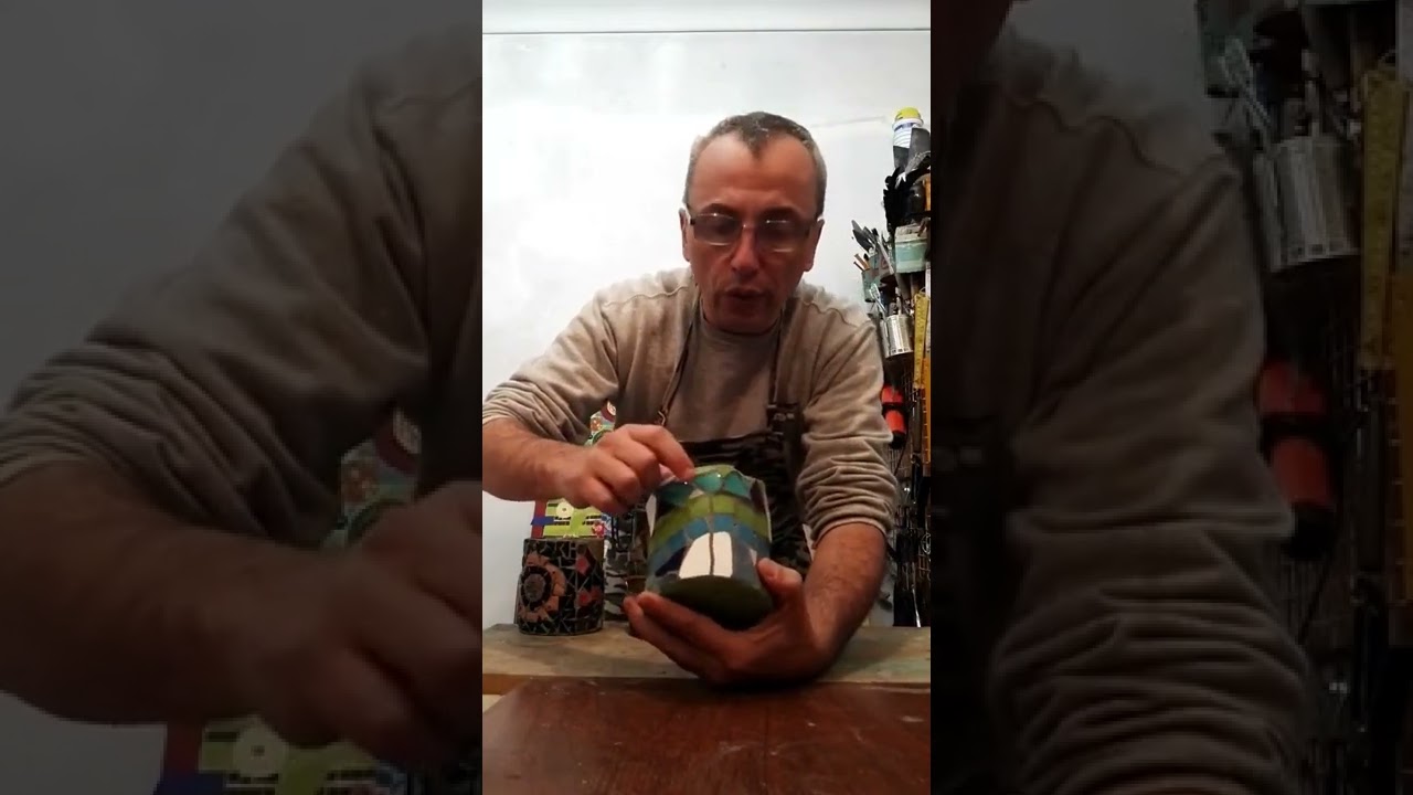 Mosaicos sobre recipientes de plástico y lata. Ricardo Stefani taller de Mosaico.