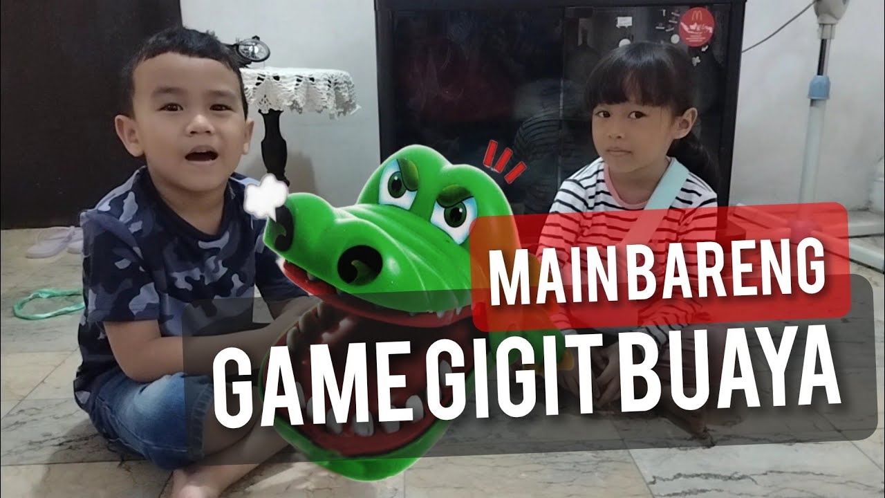 Nathan main pencet gigi buaya with Rara - YouTube