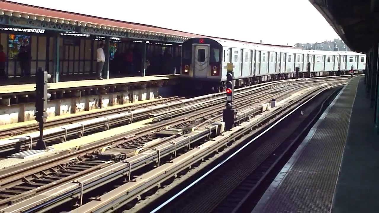 IRT White Plains Rd Line R142 2 & 5 Trains at West Farms Sq East