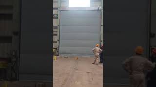 What is the average lead time and price range for industrial fast doors from China?