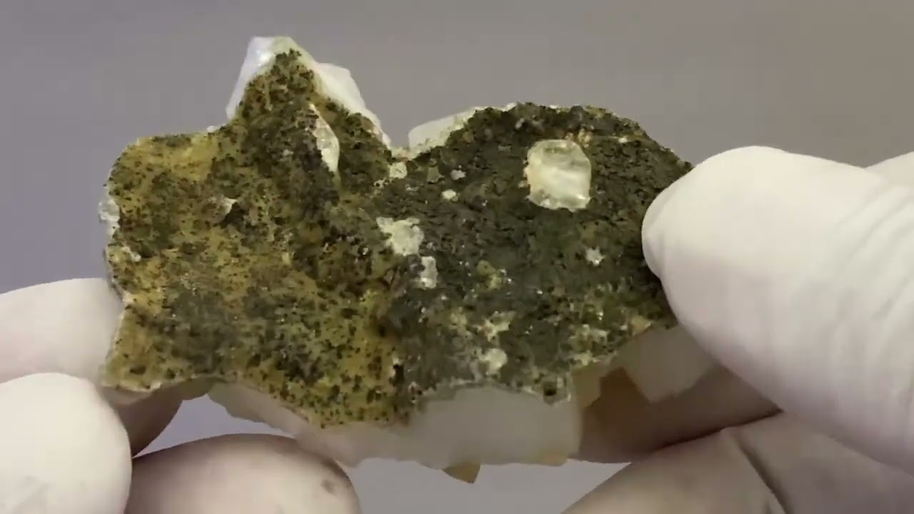 インド産スティルバイト＆蛍光カルサイト原石 38.1g - パーフェクト