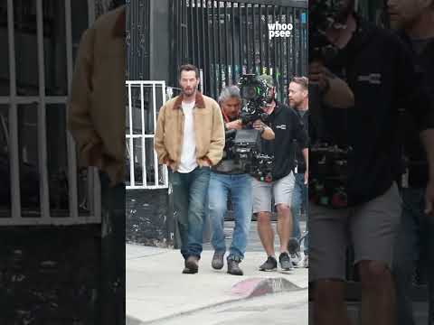 #KeanuReeves sfoggia il suo nuovo hairlook sul set del film di #JonahHill dal titolo #Outcome