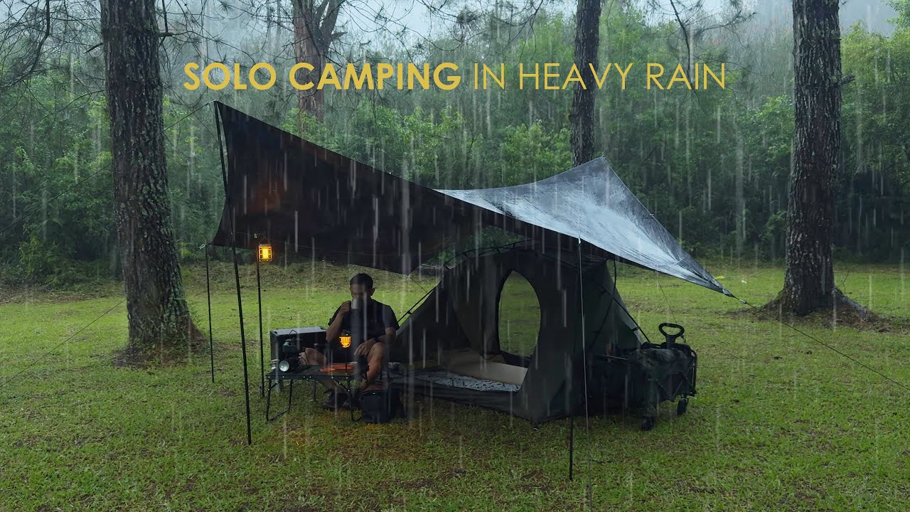 SOLO CAMPING HEAVY RAIN AND THUNDERSTORMS - RELAXING CAMPING IN THE ...