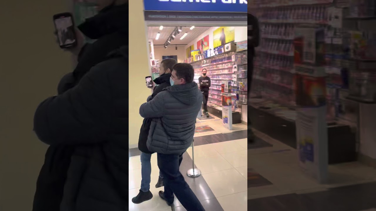 Беспредел охранников ТЦ Вива Ленд Самара не пропустили с QR-cod из за ...