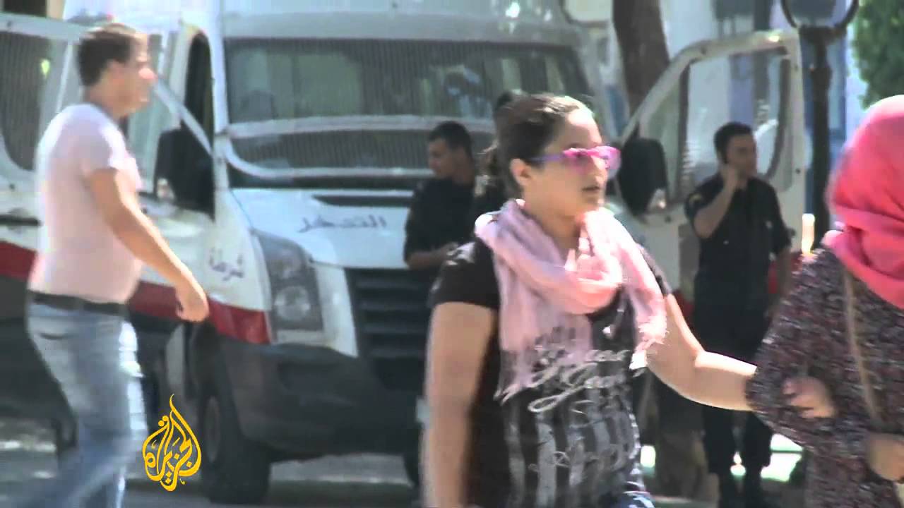 ألقت الشرطة التونسية القبض على العشرات في حملة أمنية.
