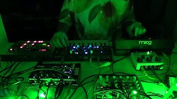 random techno 020 arturia microfreak, korg es-1, moog mother32, bastl thyme