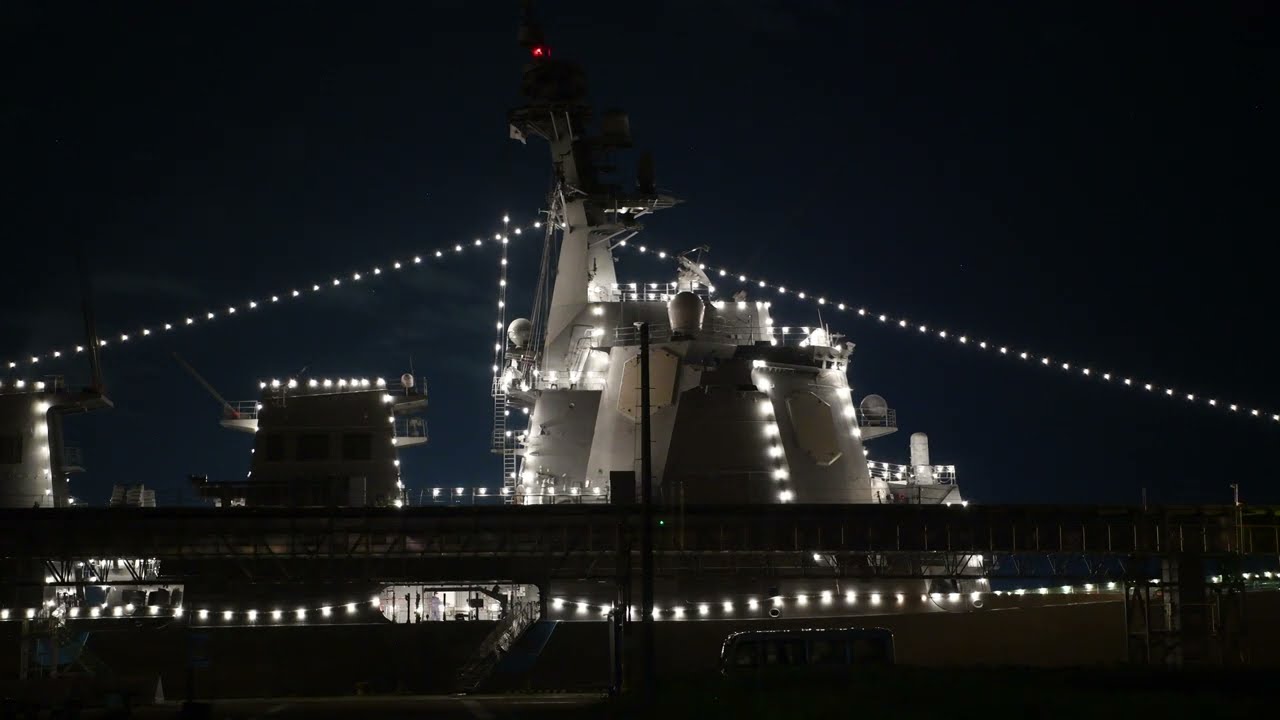 LED電灯艦飾～点灯と消灯の瞬間】海上自衛隊 まや型イージス護衛艦