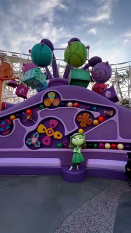 Paula im Disneyland - Alles Steht Kopf Bahn im DL Kalifornien 💜🥹 mit wem wollt ihr dort hin?
