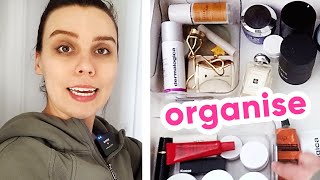 Organising, decluttering & cleaning out the bathroom