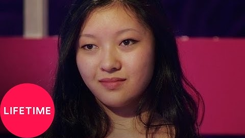 Project Runway: Threads: The Deep Plunge (S1, E7) | Lifetime