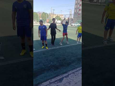 گرم کردن دانش آموزان پایه هشتم دبیرستان مدرسة ورزش فوتبال