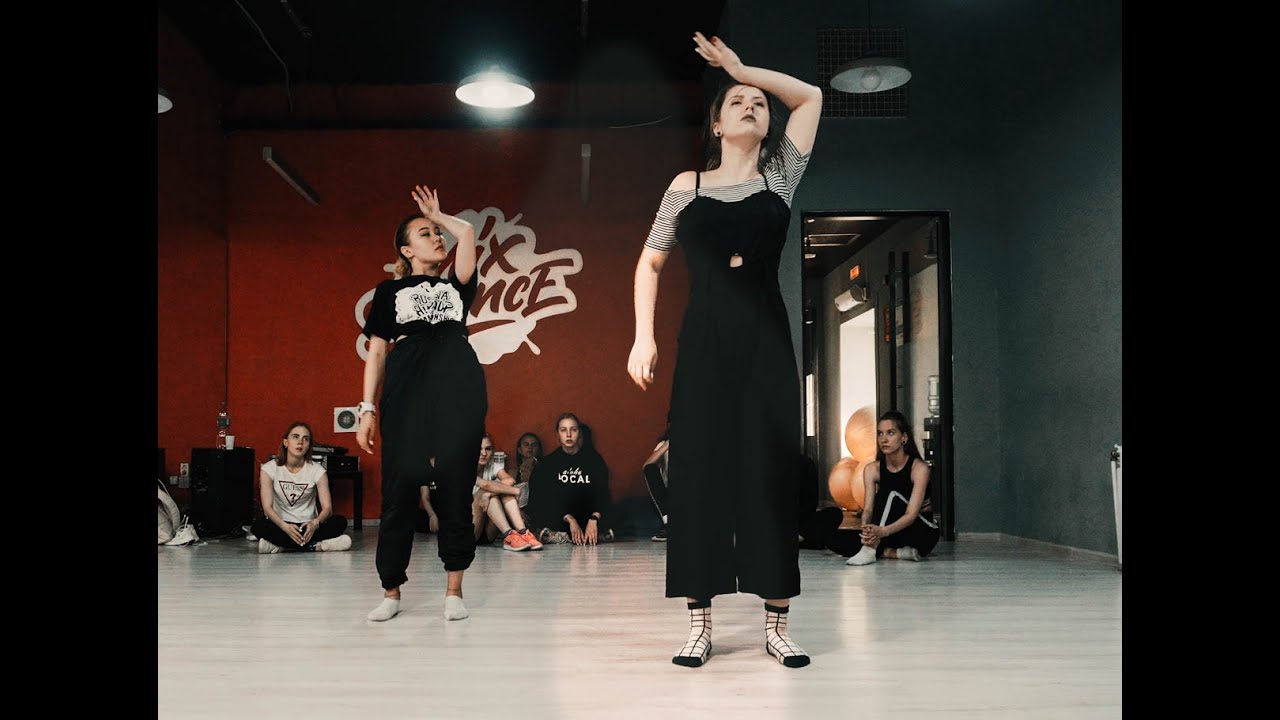 Юля и фара