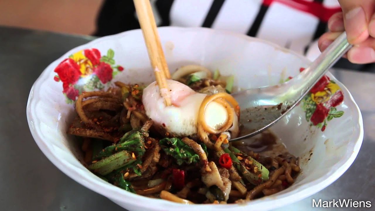 Hokkien Fried Noodles in Phuket at Lock Tien (ลกเที้ยน) Restaurant