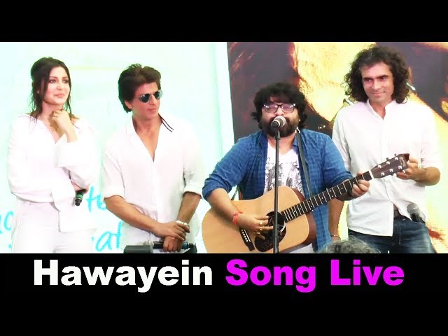 Pritam Singing Hawayein Song Live On Stage For Fans class=