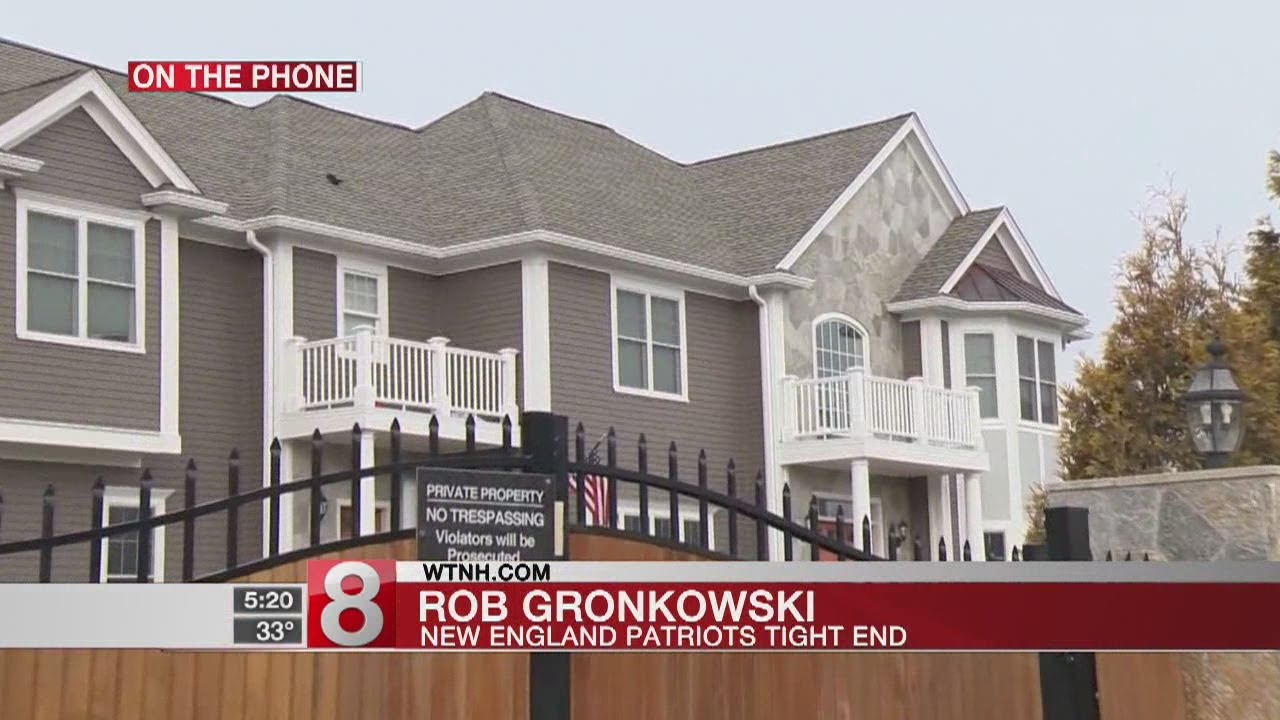 LISTEN: Rob Gronkowski calls police after being robbed during Super Bowl  trip - YouTube
