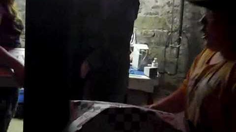 disposal of a pizza box