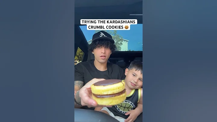 TRYING THE KARDASHIANS CRUMBL COOKIES 🍪