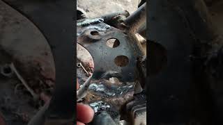 अगर बाइक का इंजन ज्यादा वाइब्रेशन कर रहा है ।  तो एक बार इंजन की चेंचिस  जरूर चेक कर ले #splendor