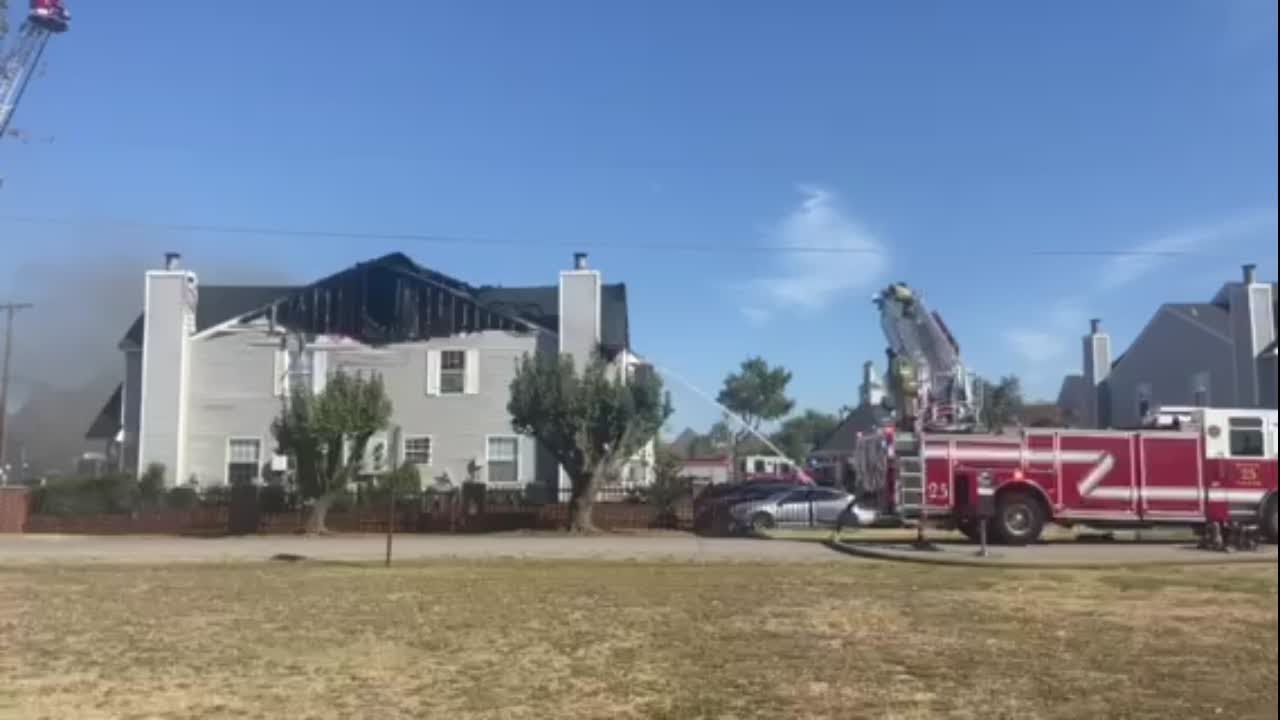 Fire Crews Respond To SW OKC Apartment Fire - YouTube