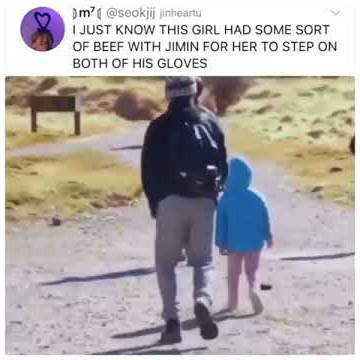 Jimin throw his gloves and child step on it on bon voyage season4 😂😂.