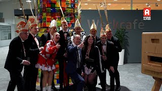 Download Lagu Nieuwjaarsreceptie met eerste woorden van Erik van Heijningen en een vertrouwd gezicht in de zaal MP3